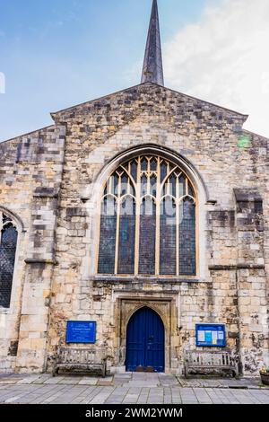 Ingresso sul lato occidentale. St La chiesa di Michele Arcangelo è l'edificio più antico ancora in uso nella città di Southampton, Hampshire, Inghilterra, uni Foto Stock