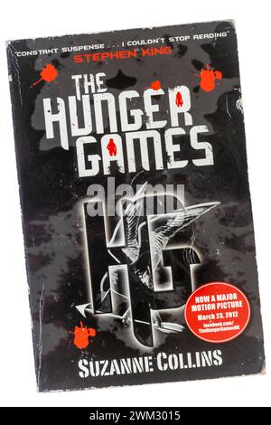 The Hunger Games libro cartaceo, un romanzo del 2008 della scrittrice americana Suzanne Collins, un romanzo distopico per giovani adulti Foto Stock