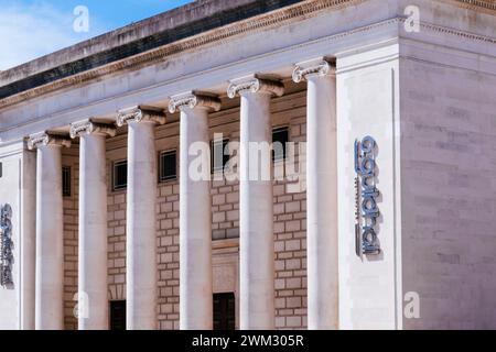 Southampton Guildhall, denominata O2 Guildhall Southampton, è una struttura polivalente che forma l'ala est del Civic Centre di Southampton, Ham Foto Stock