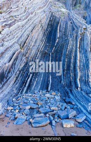 Scogliera formata dal flysch. Zumaya, Guipúzcoa, País Vasco, Spagna, Europa Foto Stock