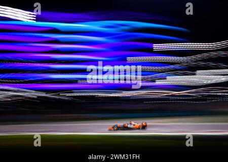 Sakhir, Bahrein. 22 febbraio 2024. 81 PIASTRI Oscar (aus), McLaren F1 Team MCL38, azione durante i test pre-stagionali di Formula 1 Aramco 2024 del Campionato del mondo di Formula 1 FIA 2024 dal 21 al 23 febbraio 2024 sul circuito Internazionale del Bahrain, a Sakhir, Bahrain - foto Antonin Vincent/DPPI F1 test pre-stagione in Bahrain al Bahrain International Circuit il 22 febbraio 2024 a Sakhir, Bahrain. (Foto di HOCH ZWEI) credito: dpa/Alamy Live News Foto Stock