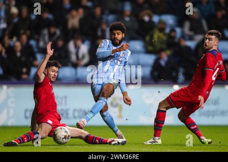 Coventry, Regno Unito. 23 febbraio 2024. Ellis Simms di Coventry City ha un colpo in porta durante la partita del Campionato Sky Bet Coventry City vs Preston North End alla Coventry Building Society Arena, Coventry, Regno Unito, 23 febbraio 2024 (foto di Gareth Evans/News Images) a Coventry, Regno Unito, il 23/2/2024. (Foto di Gareth Evans/News Images/Sipa USA) credito: SIPA USA/Alamy Live News Foto Stock