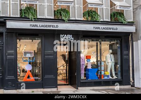 Vista esterna di una boutique Karl Lagerfeld, un marchio di moda pronto all'uso creato dallo stilista Karl Lagerfeld Foto Stock