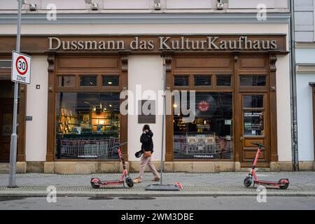 Dussmann Buchhandlung und Kulturkaufhaus, Friedrichstraße, Mitte, Berlino, Deutschland *** Libreria Dussmann e grande magazzino culturale, Friedrichstraße, Mitte, Berlino, Germania Foto Stock