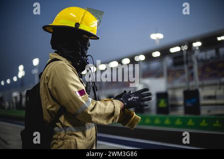 marshall, commissaire de piste, durante il Prologo del Campionato Mondiale Endurance 2024, dal 24 al 26 febbraio 2024 sul circuito Internazionale Losail di Lusail, Qatar Foto Stock