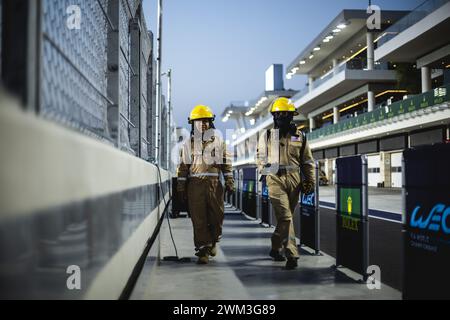 marshall, commissaire de piste, durante il Prologo del Campionato Mondiale Endurance 2024, dal 24 al 26 febbraio 2024 sul circuito Internazionale Losail di Lusail, Qatar Foto Stock