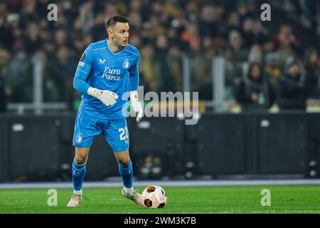 Timon Wellenreuther, portiere tedesco del Feyenoord, controlla la palla durante i play-off di UEFA Europa League Second Leg contro Feyenoord Rotterdam allo stadio Olimpico il 22 febbraio 2023 a Roma. Foto Stock