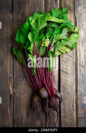 barbabietole, verdure fresche. Marcatore agricolo, negozio di alimentari, negozio di rifiuti zero. Cibo del mercato locale, prodotti agricoli freschi e biologici. Cibo delizioso e sano Foto Stock