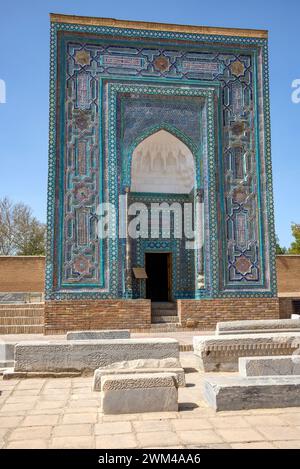SAMARCANDA, UZBEKISTAN - 12 SETTEMBRE 2022: L'antico mausoleo della dinastia timuride. Complesso Shahi-Zinda. Samarcanda Foto Stock