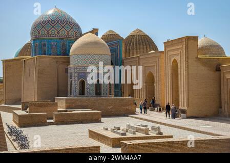 SAMARCANDA, UZBEKISTAN - 12 SETTEMBRE 2022: Sul territorio dell'antico complesso Shahi-Zinda. Samarcanda Foto Stock