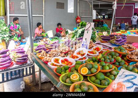 Bancarelle di frutta e verdura al mercato municipale di Suva, Harris Road, Suva, viti Levu, Repubblica delle Figi Foto Stock