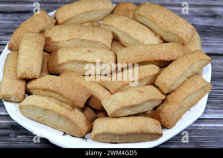 Panetteria Plain Menen, cracker orientali e biscotti, solitamente cotti in forno o ripieni di tamr, Ajwa o datteri, cucina araba egiziana orientale di biscotti Foto Stock