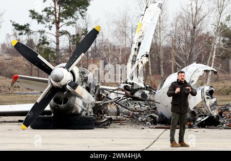 Kiev, Ucraina. 24 febbraio 2024. Ucraina presidente Volodymyr Zelensky nella foto durante una riunione congiunta a Kiev, Ucraina, sabato 24 febbraio 2024. Il primo Ministro belga e il Presidente della Commissione europea sono in visita in Ucraina, il giorno del secondo anniversario dell'inizio del conflitto con la Russia. BELGA PHOTO BENOIT DOPPAGNE credito: Belga News Agency/Alamy Live News Foto Stock