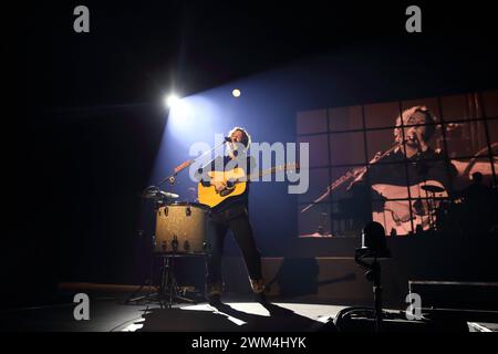 Frederik Fred Rabe von der Band Giant Rooks bei einem Konzert in der Max-Schmeling-Halle a Berlino, 23. Febbraio 2024. Giant Rooks Konzert Berlin *** Frederik Fred Rabe della band Giant Rooks in un concerto al Max Schmeling Halle di Berlino, 23 febbraio 2024 Giant Rooks Concert Berlin Foto Stock