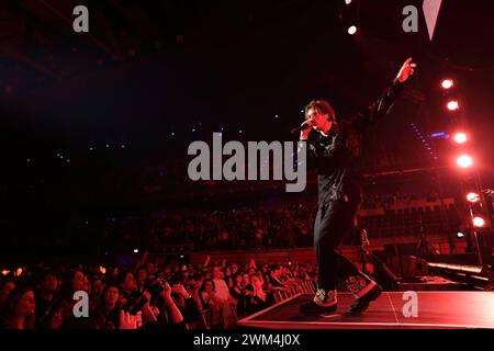 Frederik Fred Rabe von der Band Giant Rooks bei einem Konzert in der Max-Schmeling-Halle a Berlino, 23. Febbraio 2024. Giant Rooks Konzert Berlin *** Frederik Fred Rabe della band Giant Rooks in un concerto al Max Schmeling Halle di Berlino, 23 febbraio 2024 Giant Rooks Concert Berlin Foto Stock