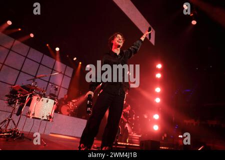 Frederik Fred Rabe von der Band Giant Rooks bei einem Konzert in der Max-Schmeling-Halle a Berlino, 23. Febbraio 2024. Giant Rooks Konzert Berlin *** Frederik Fred Rabe della band Giant Rooks in un concerto al Max Schmeling Halle di Berlino, 23 febbraio 2024 Giant Rooks Concert Berlin Foto Stock