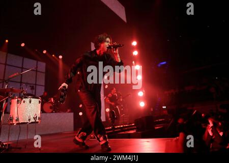 Frederik Fred Rabe von der Band Giant Rooks bei einem Konzert in der Max-Schmeling-Halle a Berlino, 23. Febbraio 2024. Giant Rooks Konzert Berlin *** Frederik Fred Rabe della band Giant Rooks in un concerto al Max Schmeling Halle di Berlino, 23 febbraio 2024 Giant Rooks Concert Berlin Foto Stock