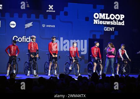 Gent, Belgio. 24 febbraio 2024. I piloti Cofidis nella foto durante la presentazione del team della 79a edizione della gara ciclistica di un giorno maschile Omloop Het Nieuwsblad (UCI World Tour), 202km da Gent a Ninove, sabato 24 febbraio 2024. BELGA FOTO DIRK WAEM credito: Belga News Agency/Alamy Live News Foto Stock