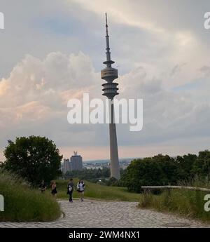 area all'esterno dello stadio olimpico di monaco Foto Stock