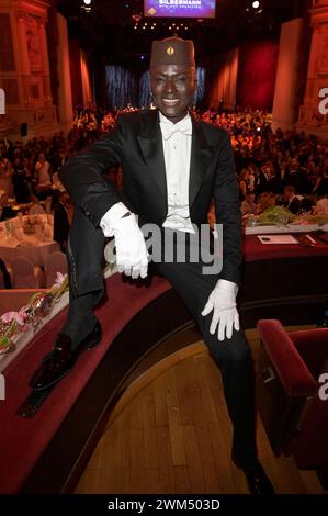 Papis Loveday beim 16. SemperOpernball 2024 in der Semper Oper. Dresda, 23.02.2024 *** Papis Loveday al 16 SemperOperaball 2024 nella Semper Opera Dresda, 23 02 2024 foto:XF.xKernx/xFuturexImagex semperopernball 4272 Foto Stock