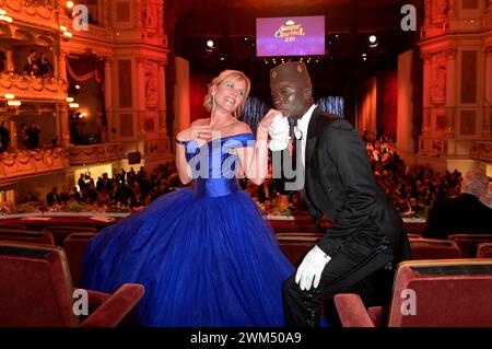 Melanie Marschke und Papis Loveday beim 16. SemperOpernball 2024 in der Semper Oper. Dresda, 23.02.2024 *** Melanie Marschke e Papis Loveday al 16 SemperOperaball 2024 al Semper Opera Dresda, 23 02 2024 foto:XF.xKernx/xFuturexImagex semperopernball 4293 Foto Stock