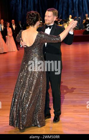 Michael Kretschmer mit Partnerin Annett Hofmann beim 16. SemperOpernball 2024 in der Semper Oper. Dresda, 23.02.2024 *** Michael Kretschmer con il partner Annett Hofmann al 16 SemperOperaball 2024 alla Semper Opera Dresda, 23 02 2024 foto:XF.xKernx/xFuturexImagex semperopernball 4329 Foto Stock