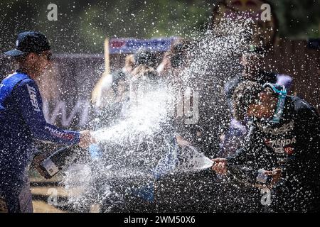 Maydena, Tasmania, Australia. 24 febbraio 2024. MAYDENA, AUSTRALIA - 24 FEBBRAIO: Ronan Dunne d'Irlanda celebra la sua vittoria al Red Bull Hardline Tasmania il 24 febbraio 2024 a Maydena, Australia. (Credit Image: © Chris Putnam/ZUMA Press Wire) SOLO PER USO EDITORIALE! Non per USO commerciale! Foto Stock