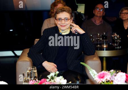 Katharina Thalbach bei der Aufzeichnung der NDR Talk Show im NDR Fernsehstudio Lokstedt. Amburgo, 23.02.2024 *** Katharina Thalbach alla registrazione del talk show NDR nello studio televisivo NDR Lokstedt Amburgo, 23 02 2024 foto:xH.xHartmannx/xFuturexImagex ndr talk2302 4261 Foto Stock