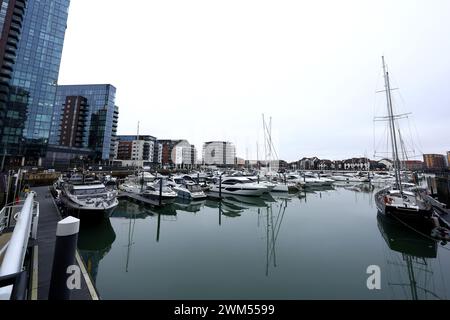 Vista generale del porticciolo di Ocean Village a Southampton, Hampshire, Regno Unito. Foto Stock