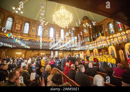 Londra, Inghilterra, Regno Unito. 24 febbraio 2024. Il servizio Interreligioso Ecumenico di preghiera si è svolto nella Cattedrale Ucraina di Londra in occasione del secondo anniversario dell'invasione russa dell'Ucraina. (Credit Image: © Tayfun Salci/ZUMA Press Wire) SOLO PER USO EDITORIALE! Non per USO commerciale! Crediti: ZUMA Press, Inc./Alamy Live News Foto Stock