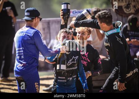 Maydena, Tasmania, Australia. 24 febbraio 2024. MAYDENA, AUSTRALIA - 24 FEBBRAIO: Ronan Dunne d'Irlanda celebra la sua vittoria al Red Bull Hardline Tasmania il 24 febbraio 2024 a Maydena, Australia. (Credit Image: © Chris Putnam/ZUMA Press Wire) SOLO PER USO EDITORIALE! Non per USO commerciale! Foto Stock