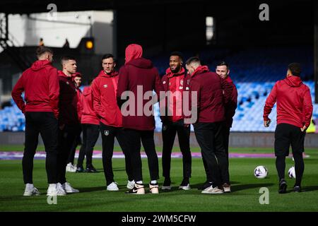 LONDRA, Regno Unito - 24 febbraio 2024: I giocatori del Burnley ispezionano il campo in vista della partita di Premier League tra il Crystal Palace FC e il Burnley FC al Selhurst Park (credito: Craig Mercer/ Alamy Live News) Foto Stock