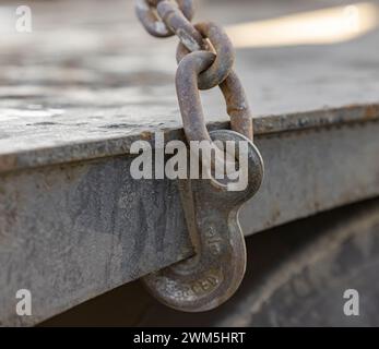 Immagine dettagliata di un gancio e una catena Foto Stock