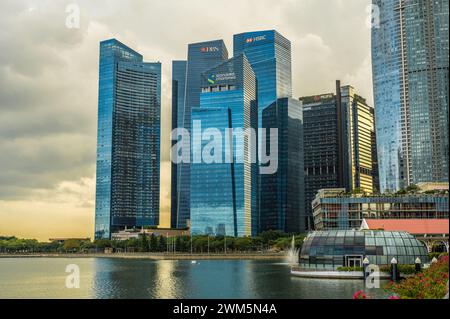 Singapore, Singapore, 24 gennaio 2024: Paesaggio urbano contemporaneo del paesaggio urbano di Singapore. città del distretto finanziario natura progressiva e prospera, Foto Stock