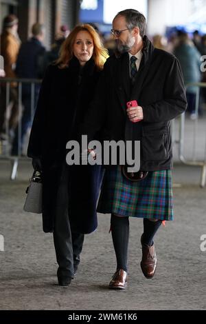 J. K. Rowling e Neil Murray arrivano per la partita del Guinness Six Nations allo Scottish gas Murrayfield Stadium di Edimburgo. Data foto: Sabato 24 febbraio 2024. Foto Stock