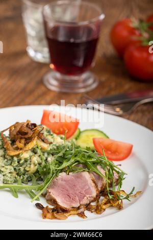 fettine di filetto di maiale con spaetzle Foto Stock