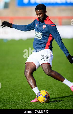 Morecambe sabato 24 febbraio 2024. Jordy Hiwula di Morecambe nel caldo upduring la partita di Sky Bet League 2 tra Morecambe e Grimsby Town alla Globe Arena di Morecambe sabato 24 febbraio 2024. (Foto: Ian Charles | mi News) crediti: MI News & Sport /Alamy Live News Foto Stock