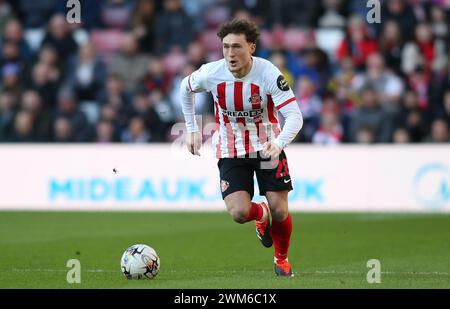 Sunderland sabato 24 febbraio 2024. Callum Styles di Sunderland durante la partita del Campionato Sky Bet tra Sunderland e Swansea City allo Stadio della luce di Sunderland, sabato 24 febbraio 2024. (Foto: Michael driver | mi News) crediti: MI News & Sport /Alamy Live News Foto Stock