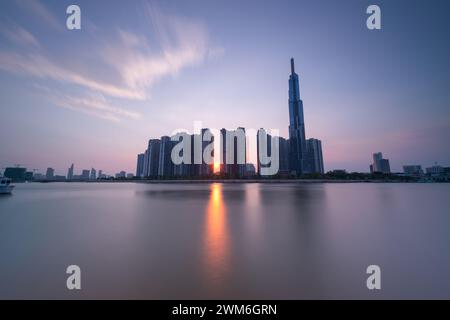 Vista aerea del punto di riferimento 81 nella città di ho chi Minh in Blue Hour Foto Stock