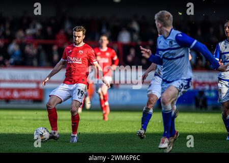 Morecambe sabato 24 febbraio 2024. Gwion Edwards di Morecambe tenta una corsa durante la partita Sky Bet League 2 tra Morecambe e Grimsby Town alla Globe Arena di Morecambe sabato 24 febbraio 2024. (Foto: Ian Charles | mi News) crediti: MI News & Sport /Alamy Live News Foto Stock