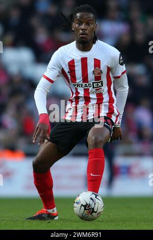 Sunderland sabato 24 febbraio 2024. Pierre Ekwah di Sunderland durante la partita del Campionato Sky Bet tra Sunderland e Swansea City allo Stadio della luce di Sunderland, sabato 24 febbraio 2024. (Foto: Michael driver | mi News) crediti: MI News & Sport /Alamy Live News Foto Stock