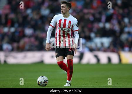 Sunderland sabato 24 febbraio 2024. Dan Neil di Sunderland durante la partita del Campionato Sky Bet tra Sunderland e Swansea City allo Stadio della luce di Sunderland sabato 24 febbraio 2024. (Foto: Michael driver | mi News) crediti: MI News & Sport /Alamy Live News Foto Stock