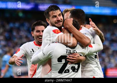 Parramatta, Australia. 24 febbraio 2024. I giocatori del Melbourne City FC celebrano un gol durante il 18° turno della stagione A-League 2023/24 maschile tra il Sydney FC e il Melbourne City FC, che si tiene al CommBank Stadium. Punteggio finale; Sydney FC 1:1 Melbourne City FC. (Foto di Luis Veniegra/SOPA Images/Sipa USA) credito: SIPA USA/Alamy Live News Foto Stock