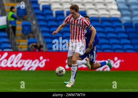 Cardiff, Regno Unito. 24 febbraio 2024. Wouter Burger, capitano di Stoke City in azione durante la partita di campionato EFL Skybet, Cardiff City contro Stoke City al Cardiff City Stadium di Cardiff, Galles, sabato 24 febbraio 2024. Questa immagine può essere utilizzata solo per scopi editoriali. Solo per uso editoriale, foto di Credit: Andrew Orchard Sports Photography/Alamy Live News Foto Stock