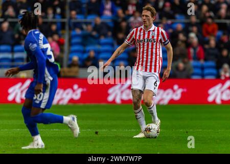 Cardiff, Regno Unito. 24 febbraio 2024. Wouter Burger, capitano di Stoke City in azione durante la partita di campionato EFL Skybet, Cardiff City contro Stoke City al Cardiff City Stadium di Cardiff, Galles, sabato 24 febbraio 2024. Questa immagine può essere utilizzata solo per scopi editoriali. Solo per uso editoriale, foto di Credit: Andrew Orchard Sports Photography/Alamy Live News Foto Stock