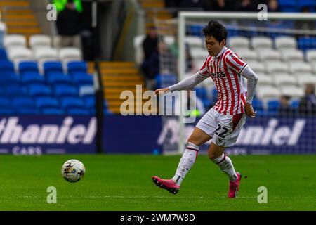 Cardiff, Regno Unito. 24 febbraio 2024. BAE Jun-ho di Stoke City in azione durante la partita del campionato EFL Skybet, Cardiff City contro Stoke City al Cardiff City Stadium di Cardiff, Galles, sabato 24 febbraio 2024. Questa immagine può essere utilizzata solo per scopi editoriali. Solo per uso editoriale, foto di Credit: Andrew Orchard Sports Photography/Alamy Live News Foto Stock