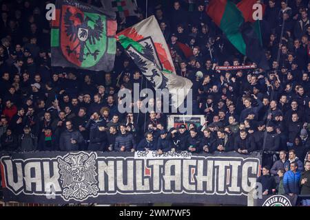 Nijmegen, Paesi Bassi. 24 febbraio 2024. NIJMEGEN, PAESI BASSI - 24 FEBBRAIO: Tifosi e tifosi del NEC durante l'incontro olandese Eredivisie tra NEC e Sparta Rotterdam a Goffertstadion il 24 febbraio 2024 a Nijmegen, Paesi Bassi. (Foto di Broer van den Boom/Orange Pictures) credito: Orange Pics BV/Alamy Live News Foto Stock