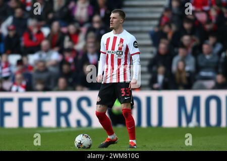 Sunderland sabato 24 febbraio 2024. Leo Hjelde di Sunderland durante la partita del Campionato Sky Bet tra Sunderland e Swansea City allo Stadio della luce di Sunderland sabato 24 febbraio 2024. (Foto: Michael driver | mi News) crediti: MI News & Sport /Alamy Live News Foto Stock