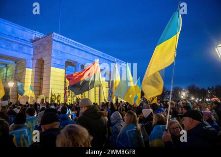 Vienna, Vienna, Austria. 24 febbraio 2024. Ucraina protesta ''marcia della luce'' al 2. Anniversario dell'invasione russa dell'Ucraina a Viennas Heldenplatz (immagine di credito: © Andreas Stroh/ZUMA Press Wire) SOLO USO EDITORIALE! Non per USO commerciale! Foto Stock