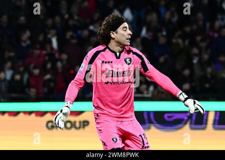 Salerno, Italia. 24 febbraio 2024. Guillermo Ochoa della US Salernitana durante la partita di serie A TIM tra US Salernitana e AC Monza allo Stadio Arechi, Salerno, Italia, il 24 febbraio 2024. Crediti: Nicola Ianuale/Alamy Live News Foto Stock